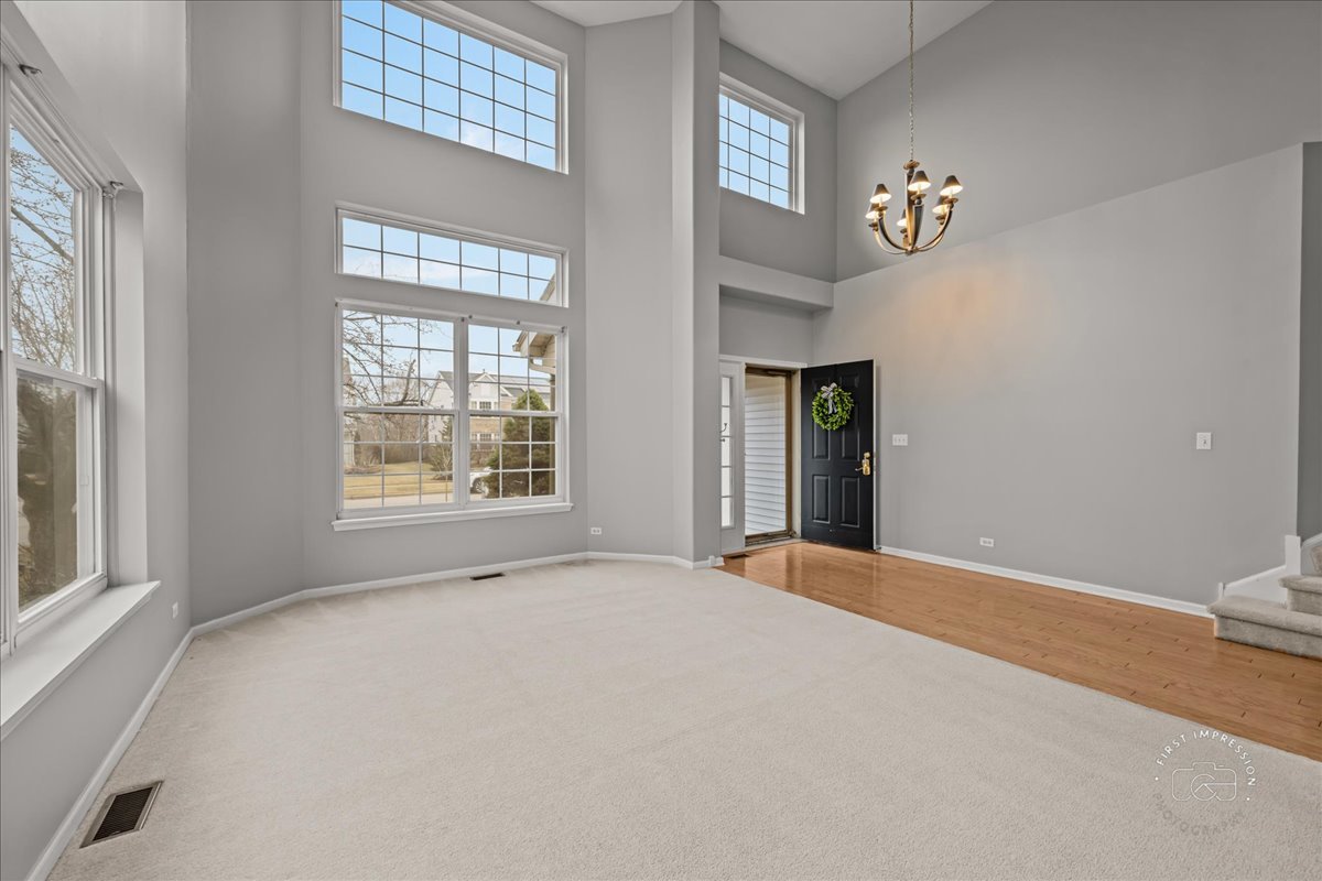 1635 Rosehall Lane Elgin, IL 60123 - Photo 4 of 29