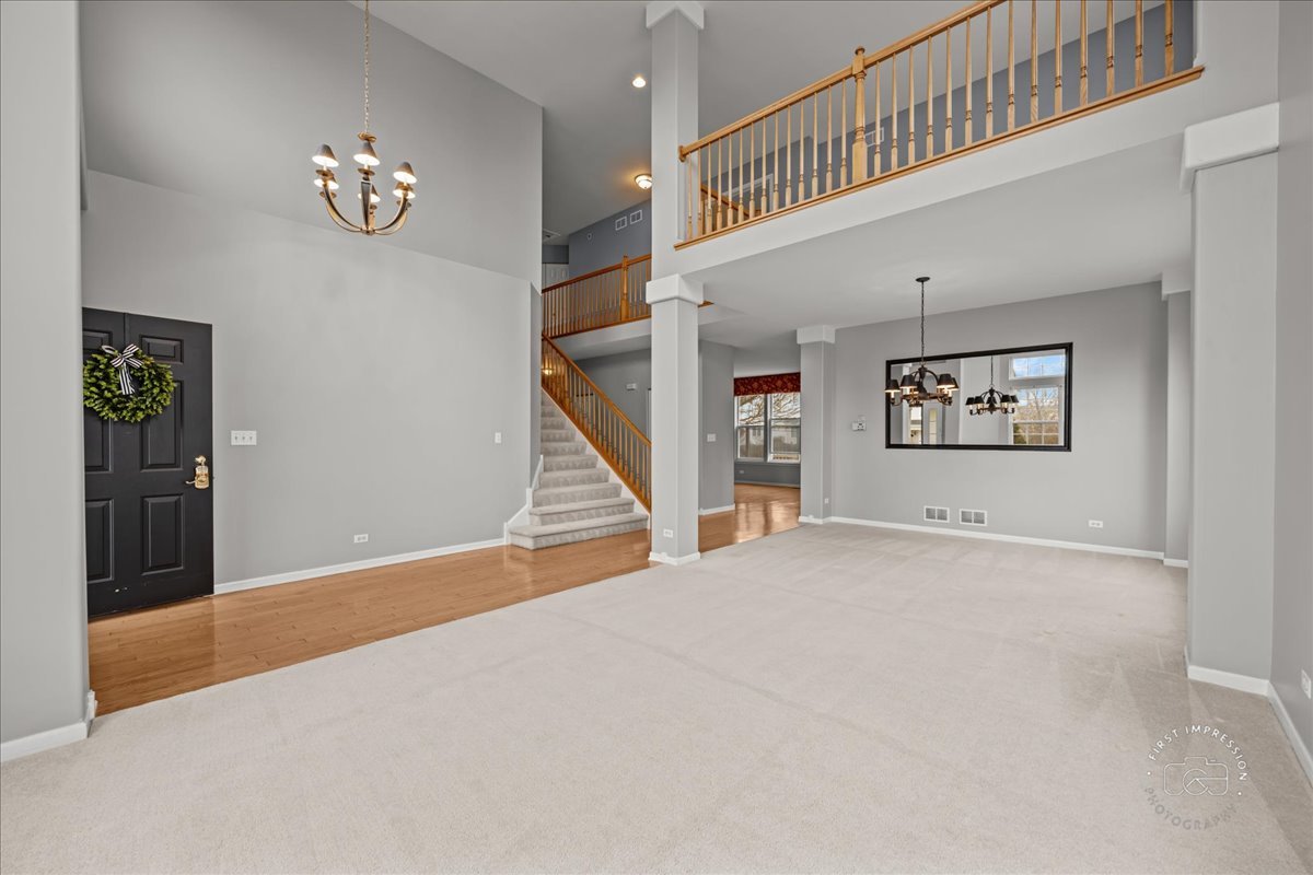 1635 Rosehall Lane Elgin, IL 60123 - Photo 5 of 29