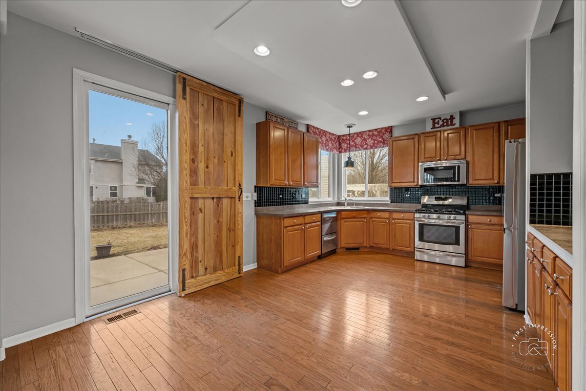 1635 Rosehall Lane Elgin, IL 60123 - Photo 7 of 29