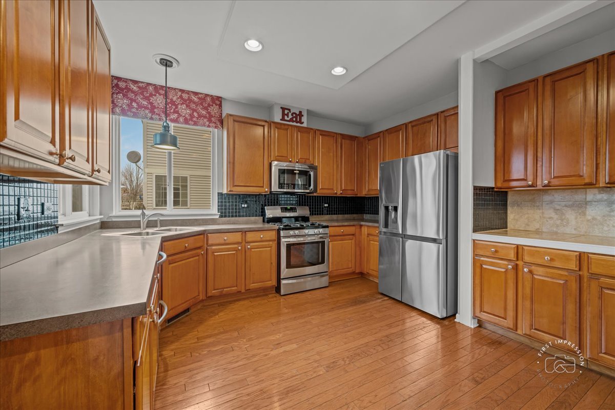 1635 Rosehall Lane Elgin, IL 60123 - Photo 8 of 29