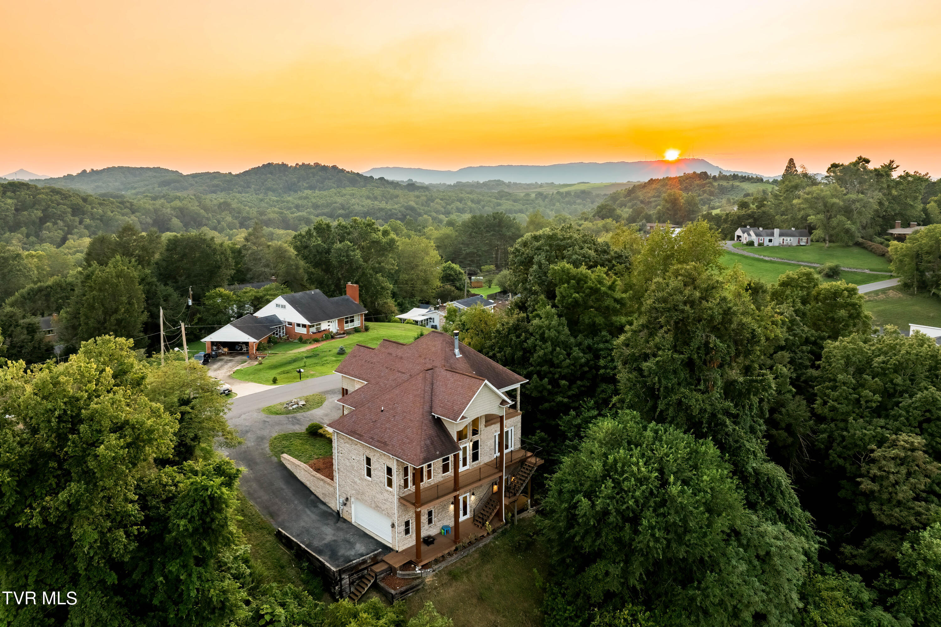 3613 Crest Road Kingsport, TN 37664 - Photo 13 of 58 3613 Crest Rd (14 of 61)