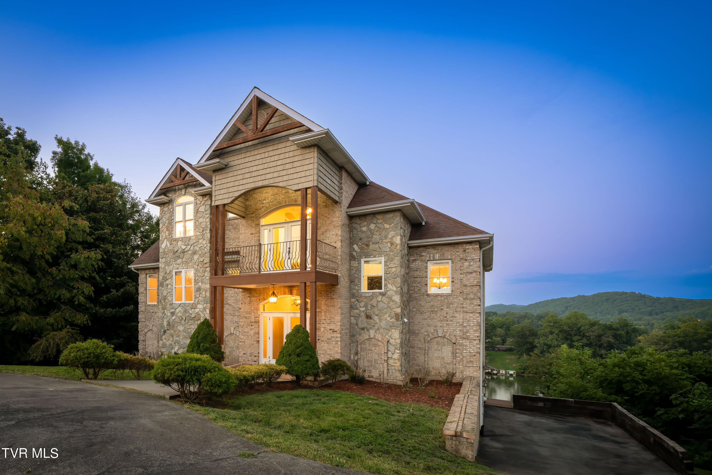 3613 Crest Road Kingsport, TN 37664 - Photo 2 of 58 3613 Crest Rd (1 of 61)