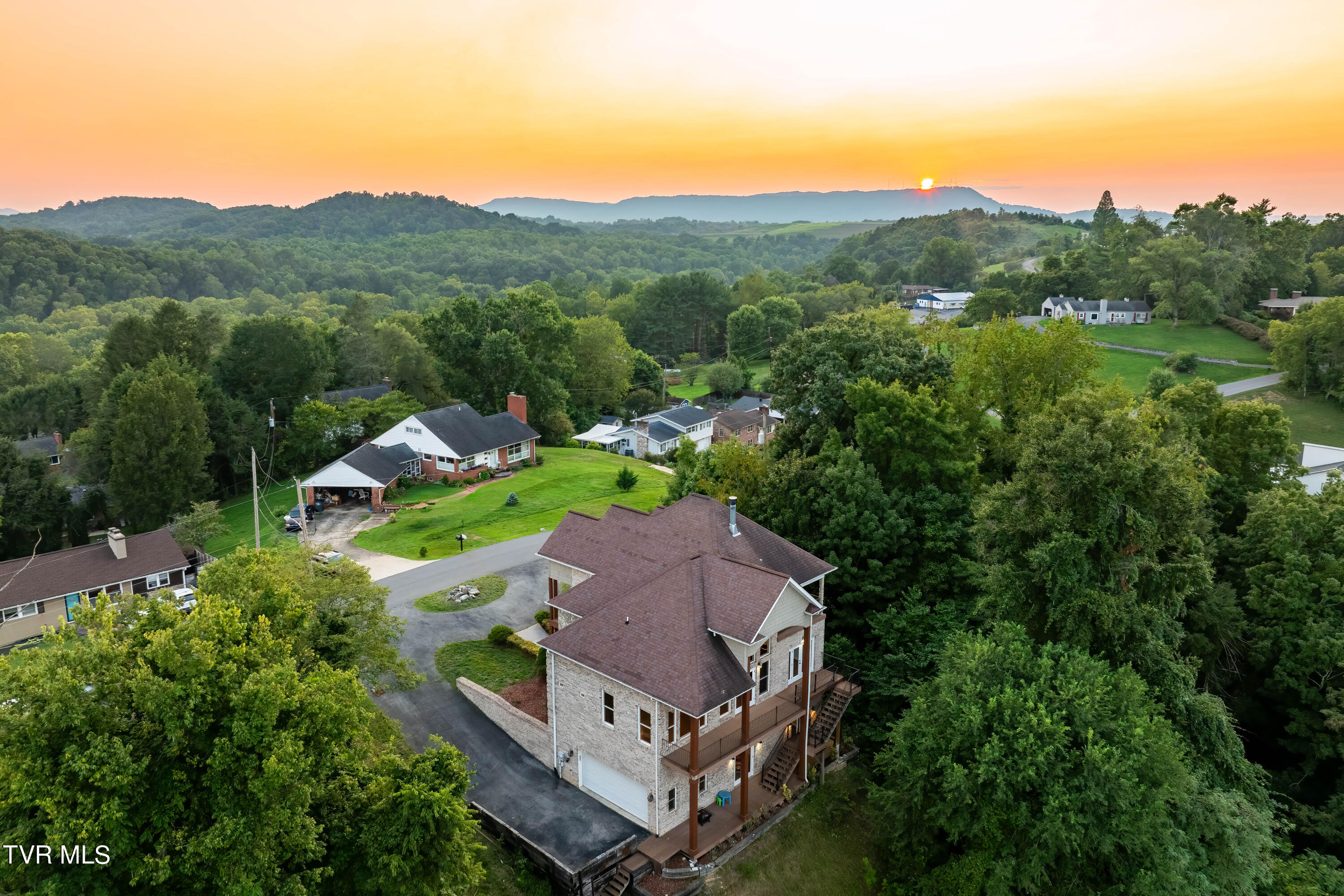 3613 Crest Road Kingsport, TN 37664 - Photo 8 of 58 3613 Crest Rd (8 of 61)