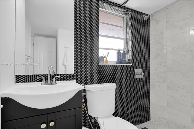 a bed room with two beds and a lamp