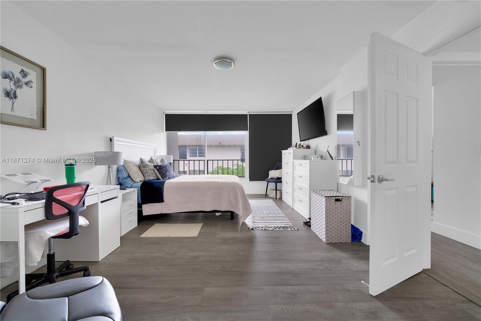 830 Northwest 87th Avenue, Unit 406 Miami, FL 33172 - Photo 28 of 40 a spacious bedroom with a bed and a couch