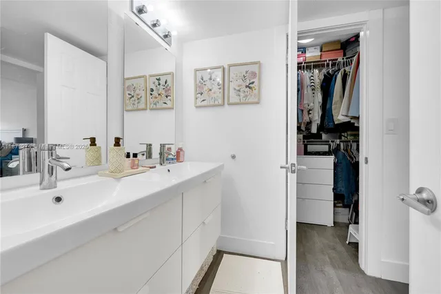 a view of a tennis court