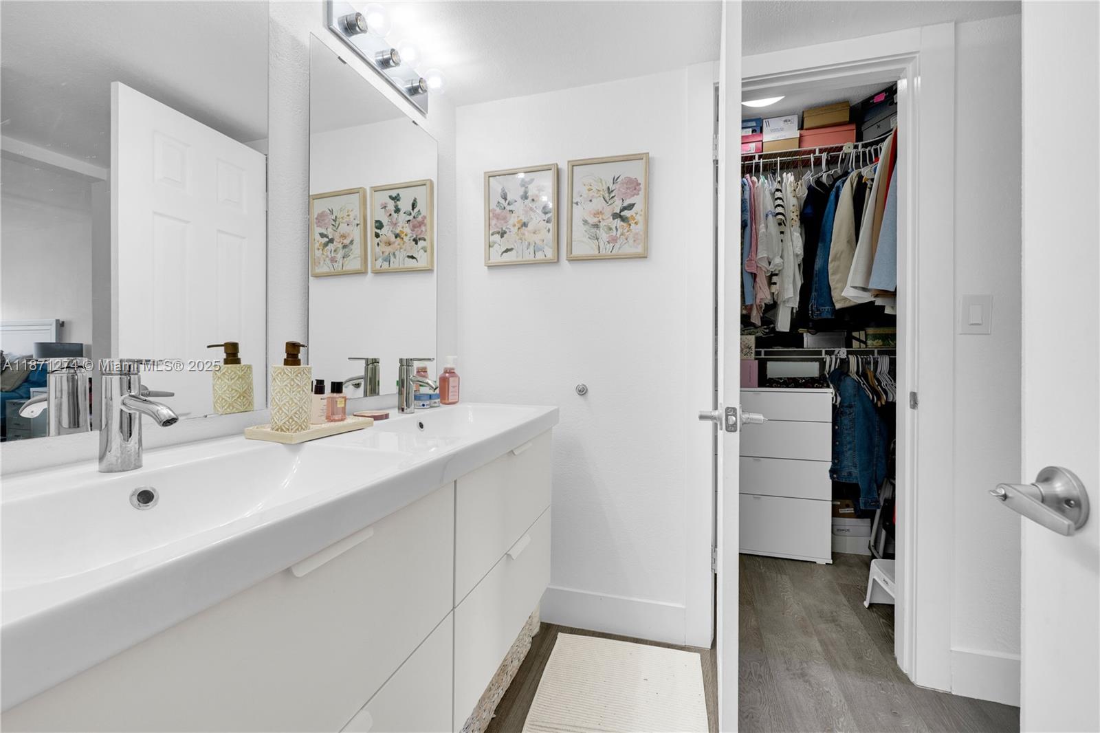 830 Northwest 87th Avenue, Unit 406 Miami, FL 33172 - Photo 31 of 40 a en suite bathroom with a sink and a mirror