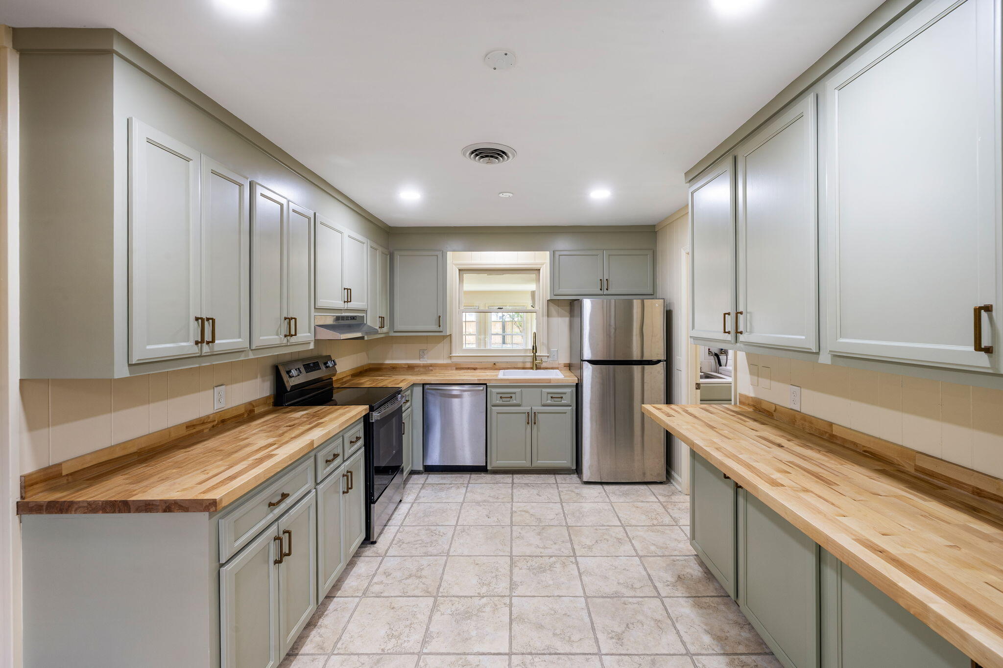 1335 Old Colony Road Mount Pleasant, SC 29464 - Photo 11 of 33