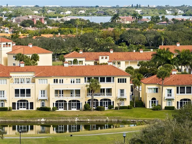 $425,000 | 5075 Harmony Circle, Unit 301, Vero Beach, FL 32967