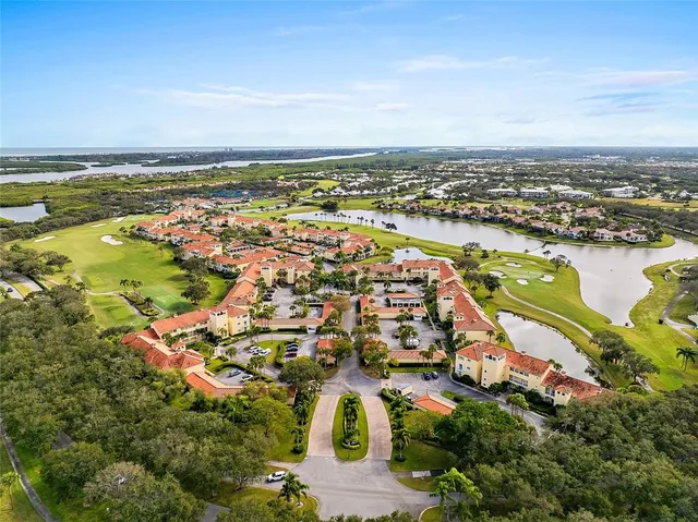 $425,000 | 5075 Harmony Circle, Unit 301, Vero Beach, FL 32967