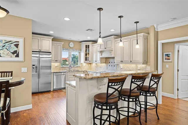 $425,000 | 5075 Harmony Circle, Unit 301, Vero Beach, FL 32967