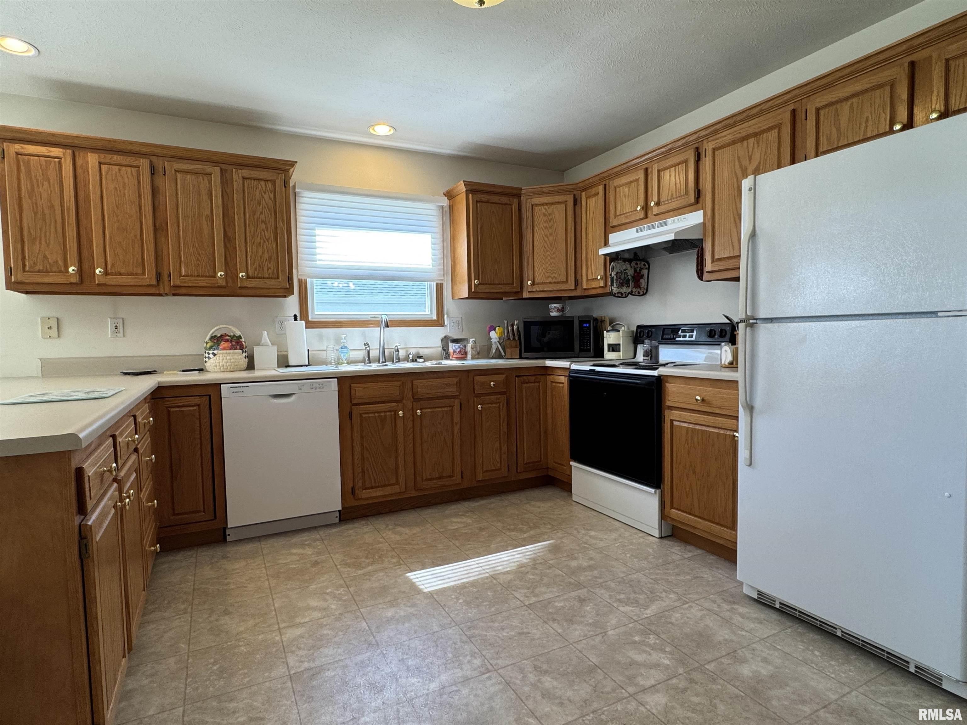 740 1st Street Sherman, IL 62684 - Photo 18 of 44