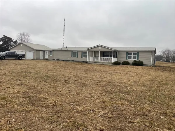$185,000 | 312 5th Street, Cowden, IL 62422