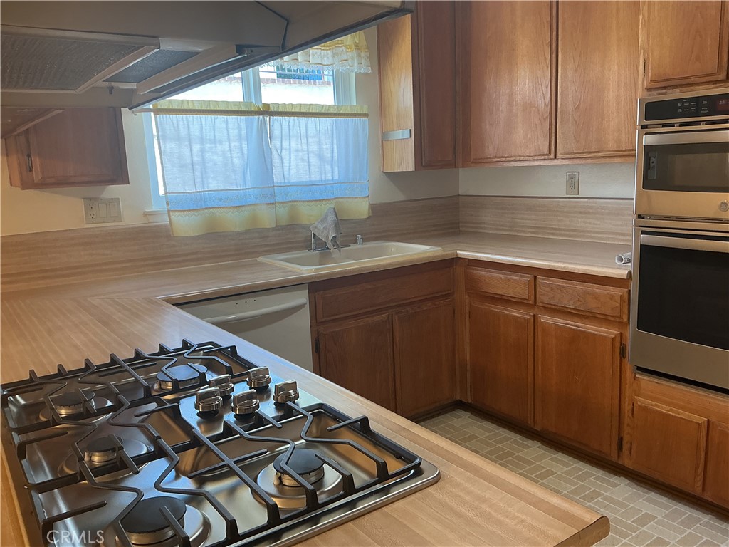 6585 Shannon Road Riverside, CA 92504 - Photo 9 of 37