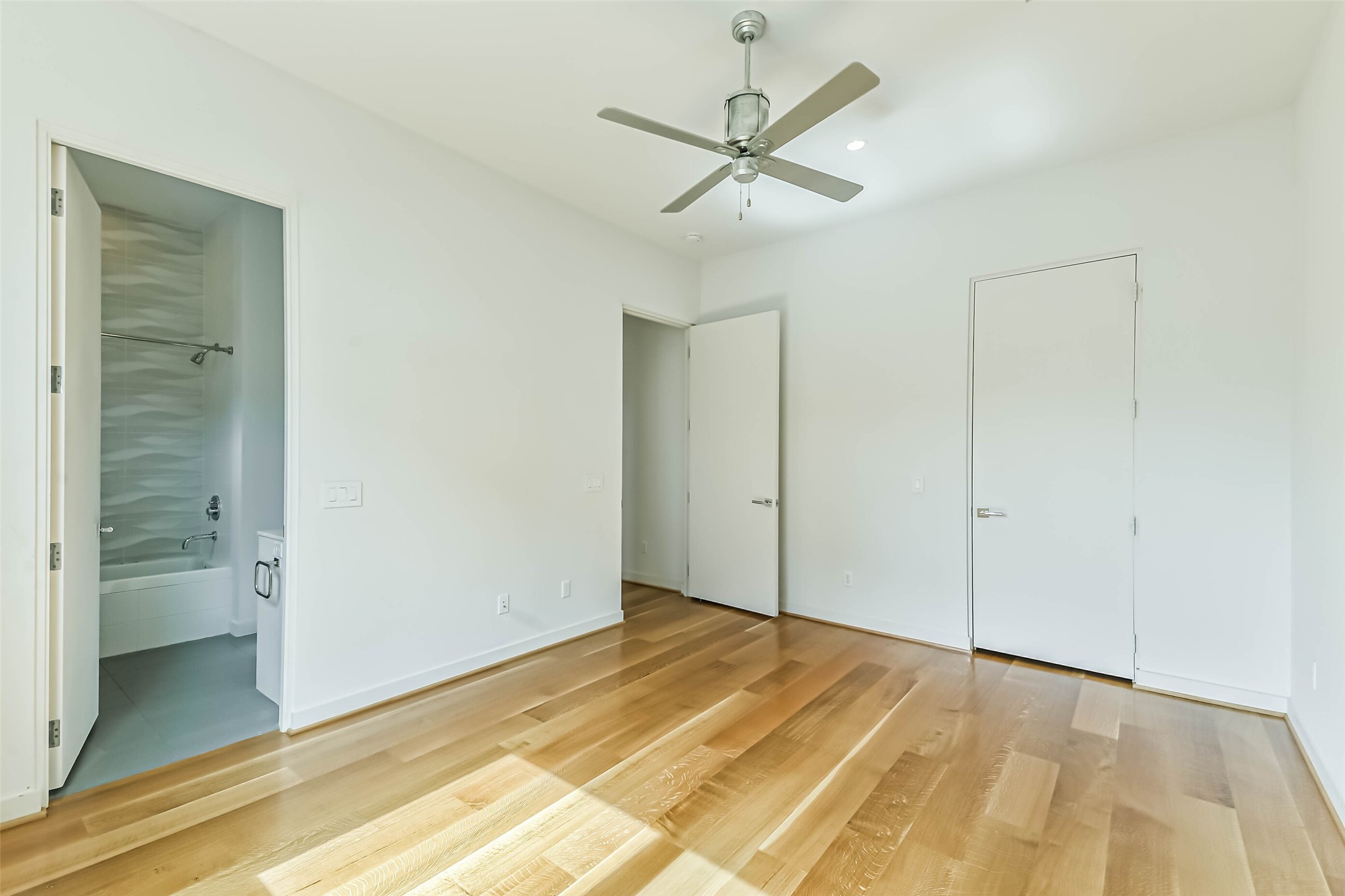 815 Alexander Street Houston, TX 77007 - Photo 48 of 49 Additional secondary bedroom with hardwood flooring and ceiling fan.