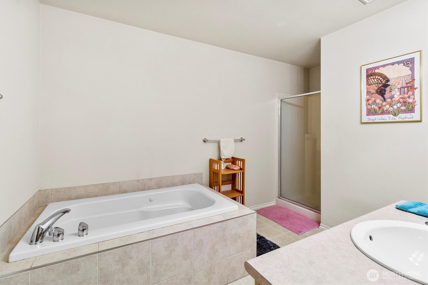 344 East Bellis Fair Parkway Bellingham, WA 98226 - Photo 12 of 40 a bathroom with a tub and toilet