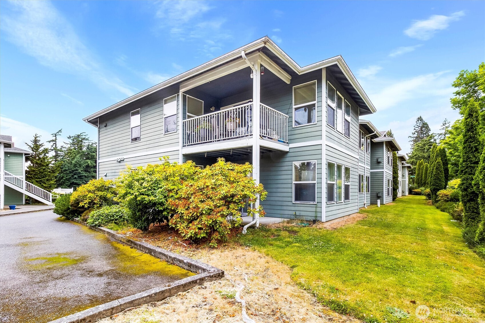 344 East Bellis Fair Parkway Bellingham, WA 98226 - Photo 2 of 40 a front view of a house with a yard