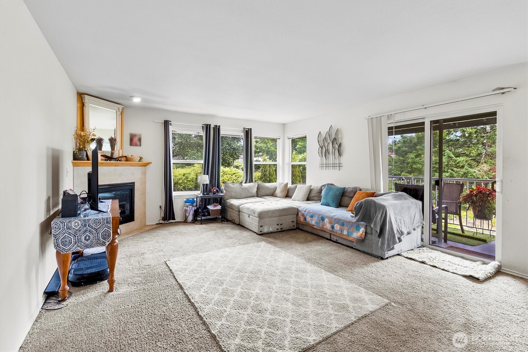 344 East Bellis Fair Parkway Bellingham, WA 98226 - Photo 22 of 40 a bedroom with furniture and a large window