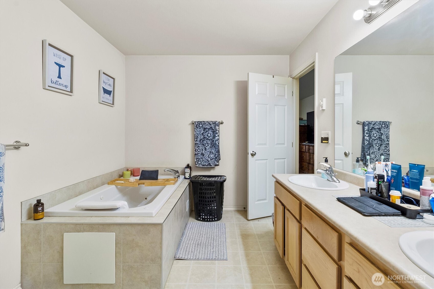 344 East Bellis Fair Parkway Bellingham, WA 98226 - Photo 34 of 40 a kitchen with a sink stove and refrigerator