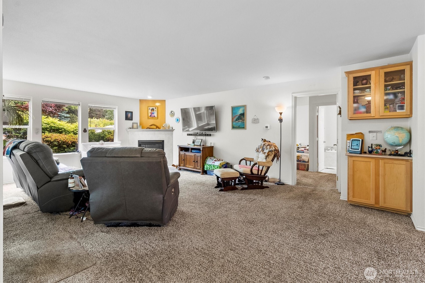344 East Bellis Fair Parkway Bellingham, WA 98226 - Photo 5 of 40 a living room with furniture and a window