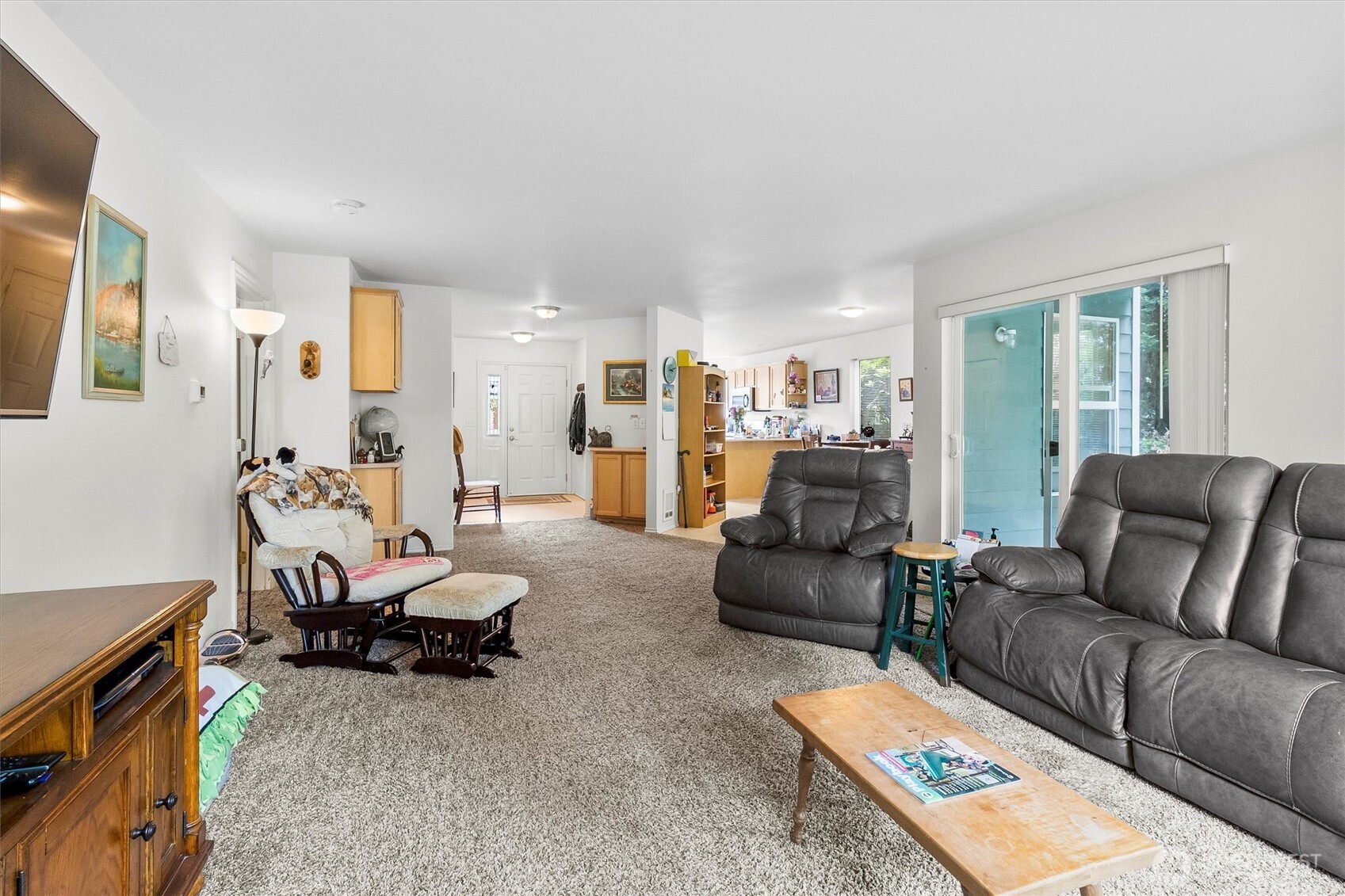 344 East Bellis Fair Parkway Bellingham, WA 98226 - Photo 7 of 40 a living room with furniture and a couch