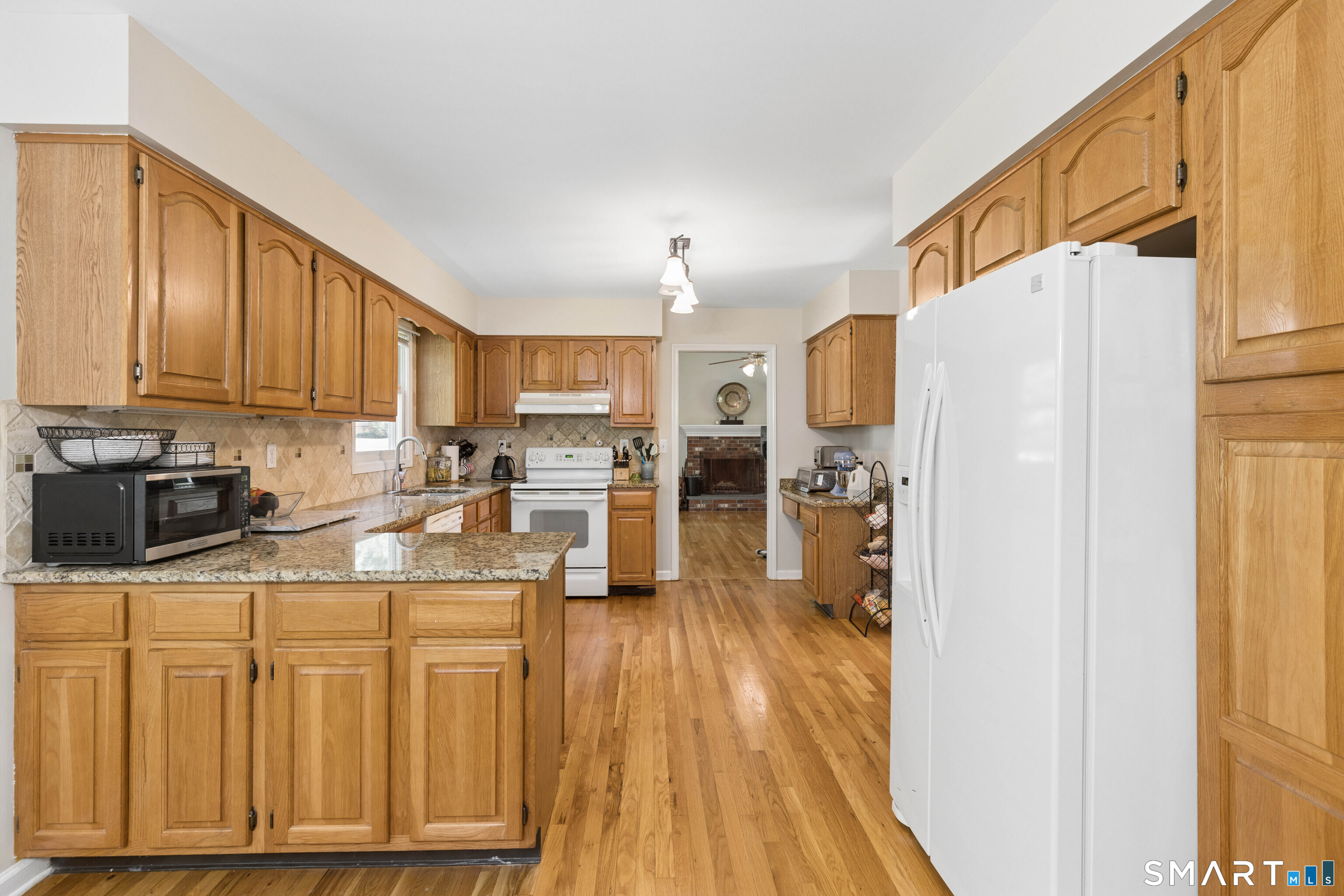 47 Autumn Ridge Road Shelton, CT 06484 - Photo 8 of 40