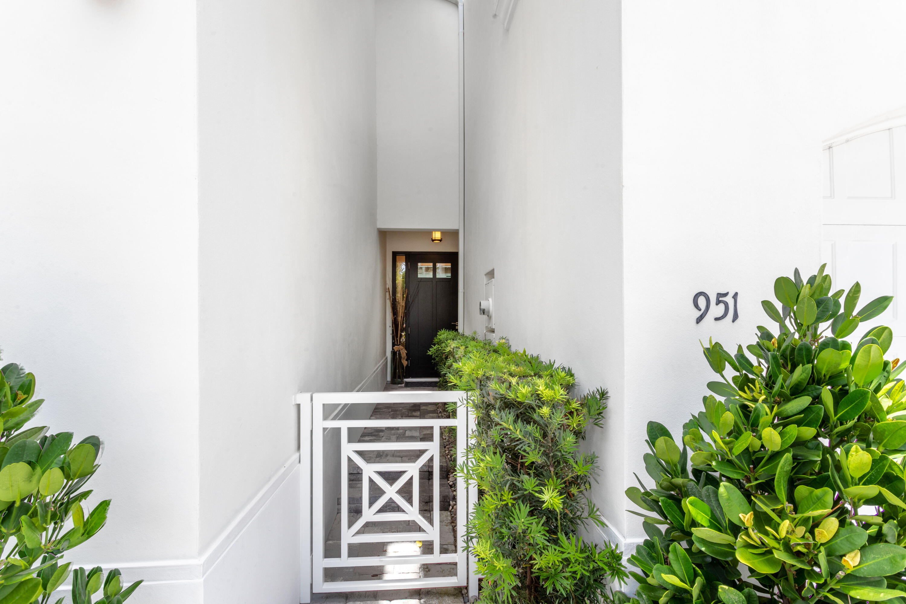 951 Sweetwater Lane Boca Raton, FL 33431 - Photo 7 of 69 951 Sweetwater Lane