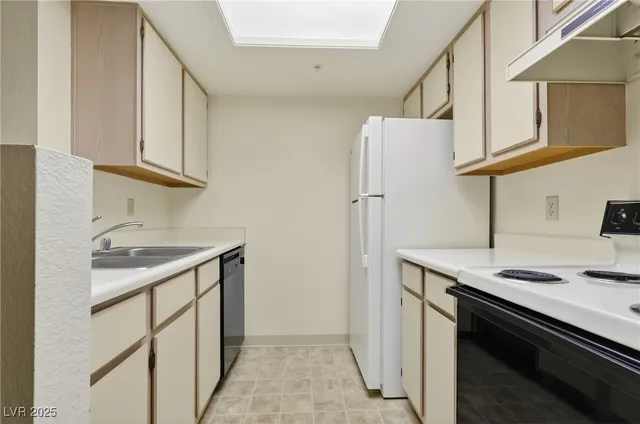 $129,000 | 3550 Bay Sands Drive, Unit 1027, Laughlin, NV 89029