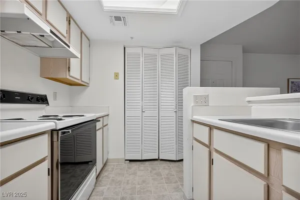 $128,000 | 3550 Bay Sands Drive, Unit 1027, Laughlin, NV 89029