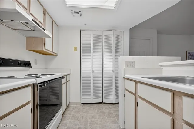 $129,000 | 3550 Bay Sands Drive, Unit 1027, Laughlin, NV 89029