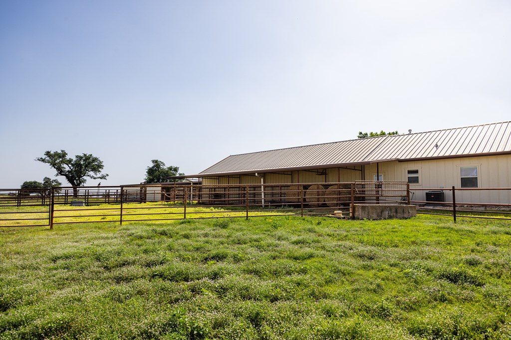 2377 Aviation Loop Fredericksburg, TX 78624 - Photo 36 of 76