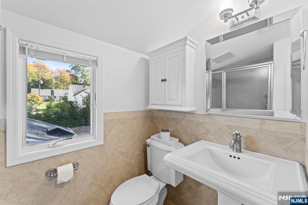 14 Congress Road Emerson, NJ 07630 - Photo 13 of 22