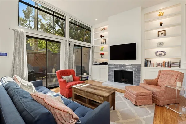$1,280,000 | 209 South Oakland Avenue, Unit D, Pasadena, CA 91101