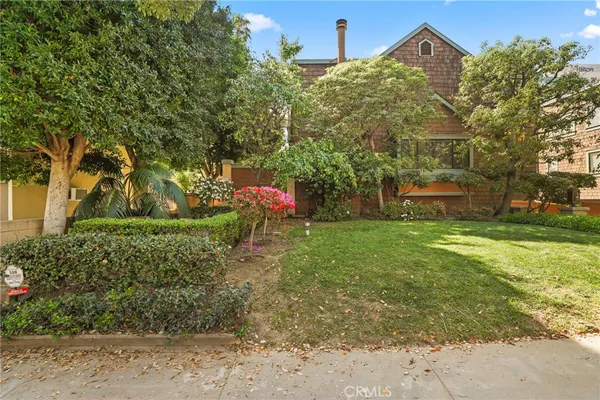 $1,280,000 | 209 South Oakland Avenue, Unit D, Pasadena, CA 91101