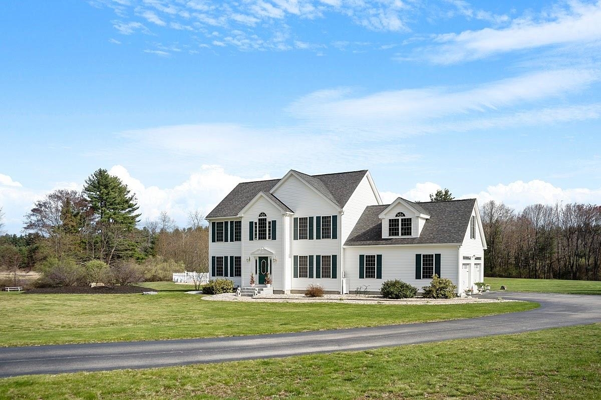 23 Thornton Ferry Rd I Amherst, NH 03031 - Photo 2 of 40