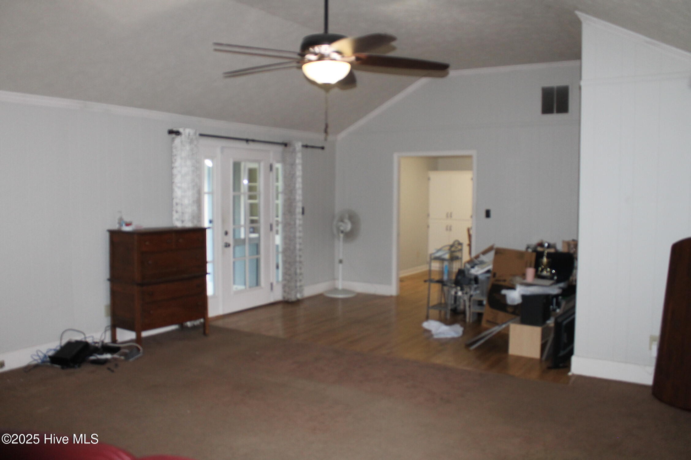 674 New Life Church Road Tabor City, NC 28463 - Photo 9 of 27 Living room 3