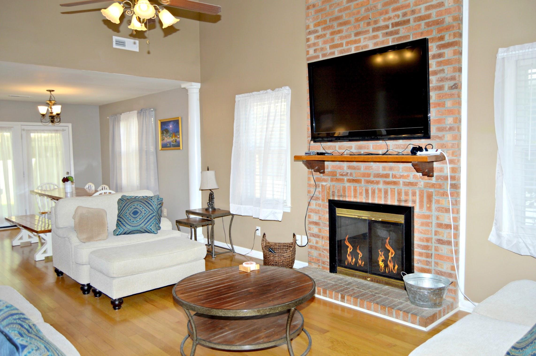 209 Hamlet Road Summerville, SC 29485 - Photo 5 of 27 living rm 1
