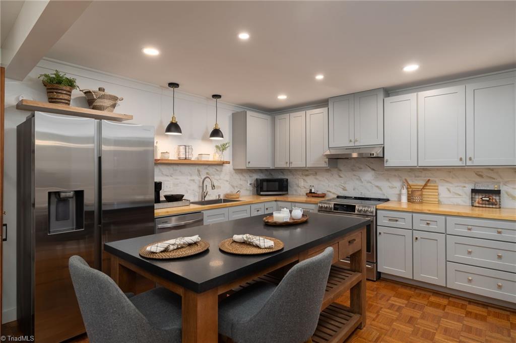 1120 Rustic Road Greensboro, NC 27410 - Photo 15 of 32