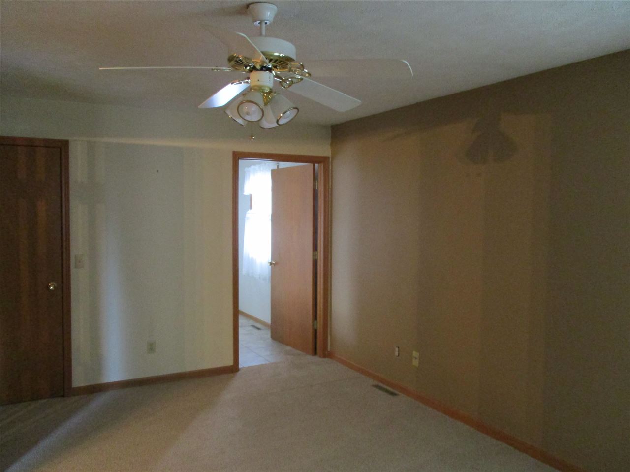 6432 Weaver Road Rockford, IL 61114 - Photo 11 of 21 Gallery Image 11