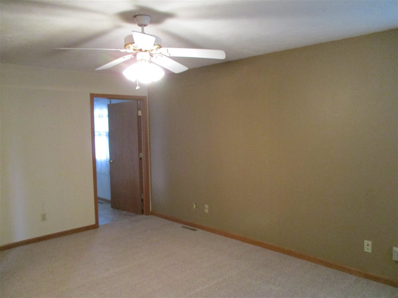 6432 Weaver Road Rockford, IL 61114 - Photo 12 of 21 Gallery Image 12