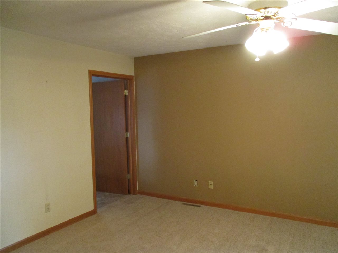 6432 Weaver Road Rockford, IL 61114 - Photo 15 of 21 Gallery Image 15