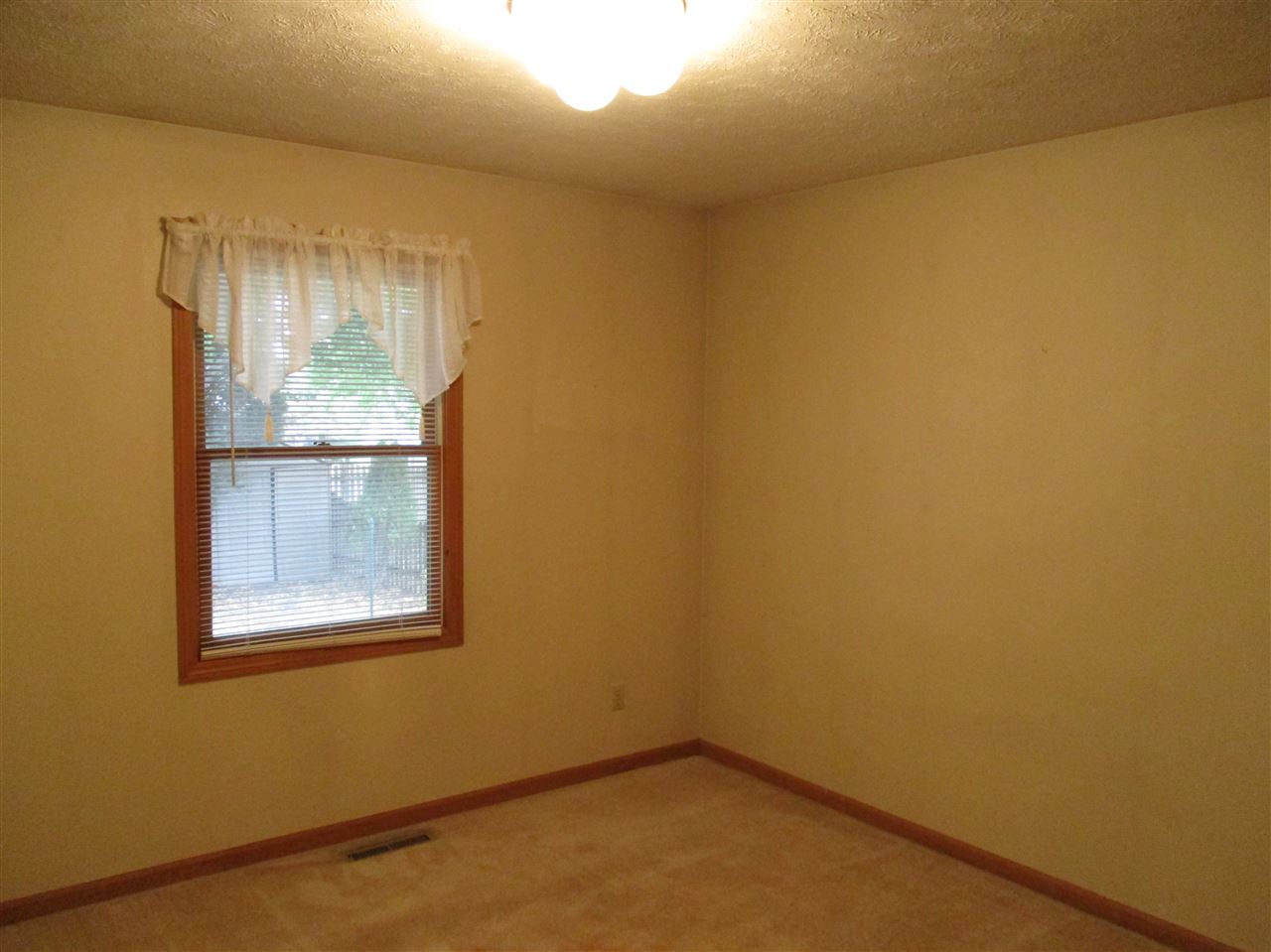 6432 Weaver Road Rockford, IL 61114 - Photo 16 of 21 Gallery Image 16