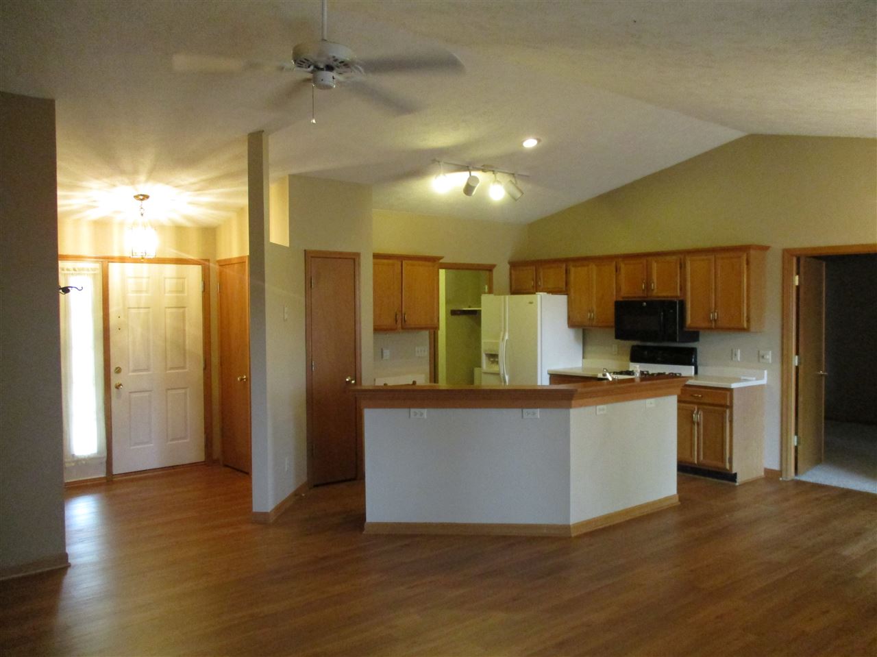 6432 Weaver Road Rockford, IL 61114 - Photo 5 of 21 Gallery Image 5