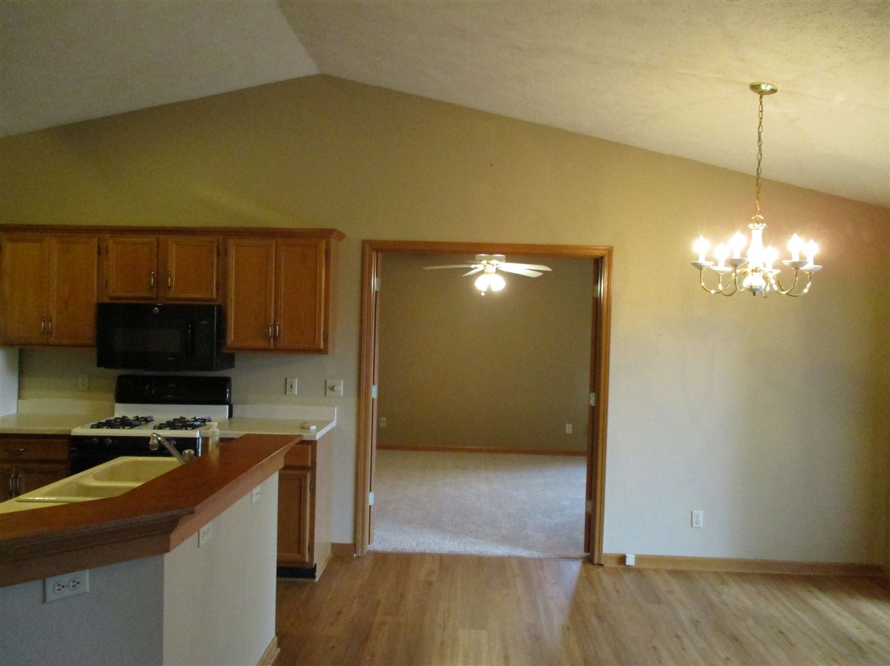 6432 Weaver Road Rockford, IL 61114 - Photo 6 of 21 Gallery Image 6