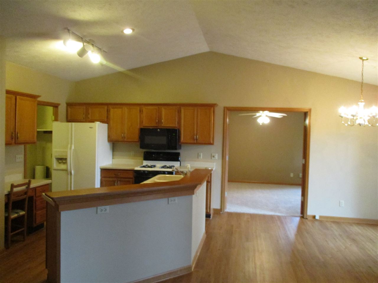 6432 Weaver Road Rockford, IL 61114 - Photo 7 of 21 Gallery Image 7