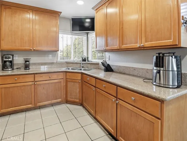 $659,900 | 525 South Caswell Avenue, Compton, CA 90220