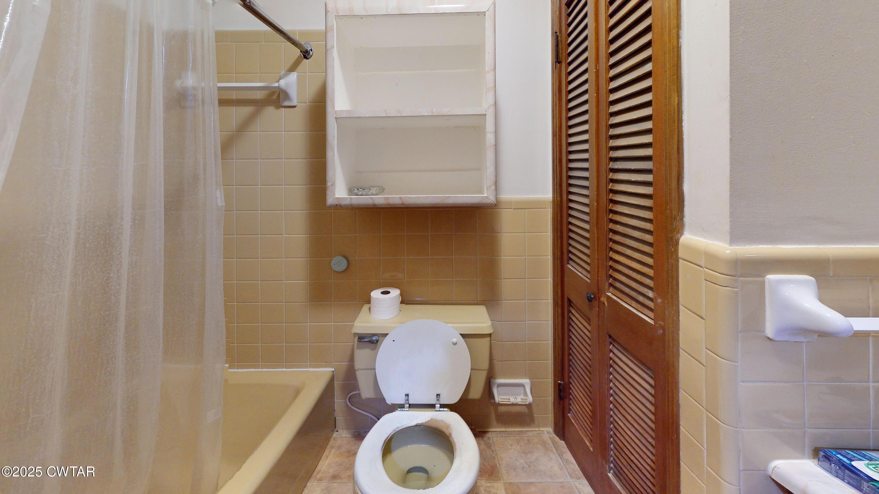 65 Lightfoot Luckett Road Ripley, TN 38063 - Photo 18 of 30 a bathroom with a toilet and a sink