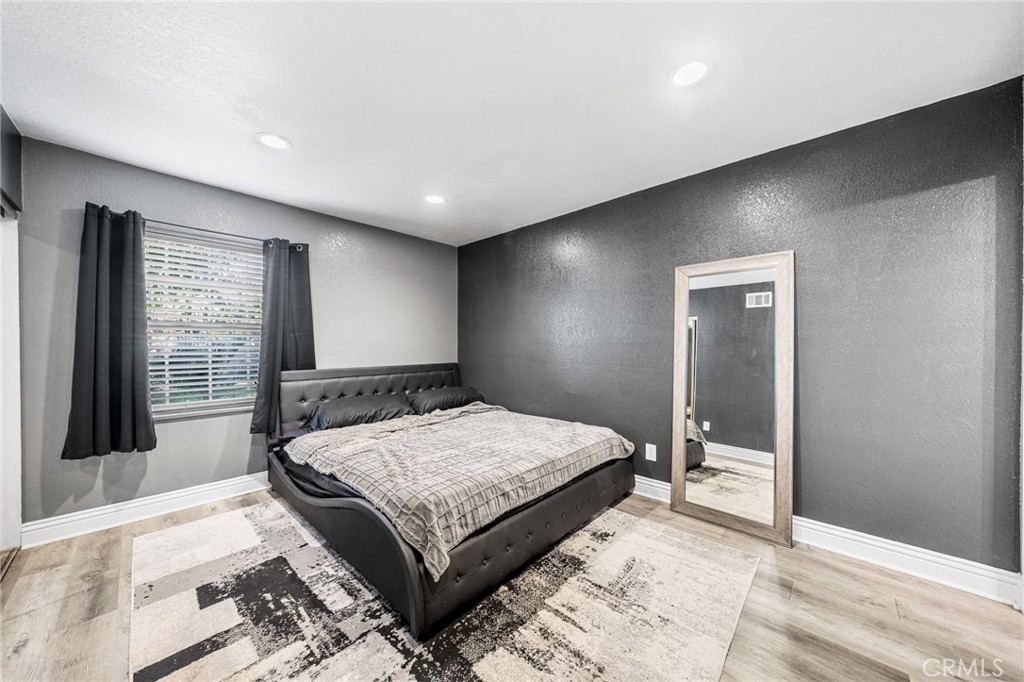 8526 San Vicente Avenue Riverside, CA 92504 - Photo 20 of 30 a bedroom with a large bed and a large window