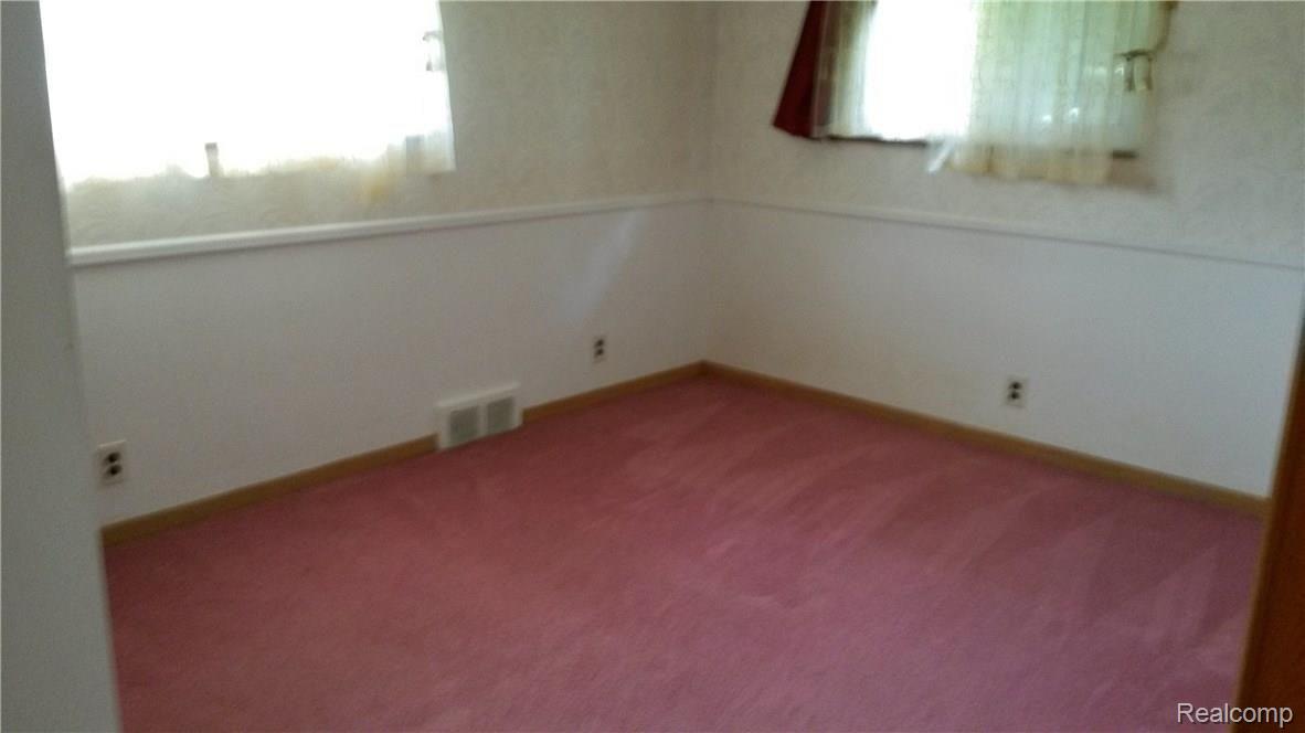 1195 Torpey Road Troy, MI 48083 - Photo 23 of 39 Bedroom with 2 Windows and Rose carpet.