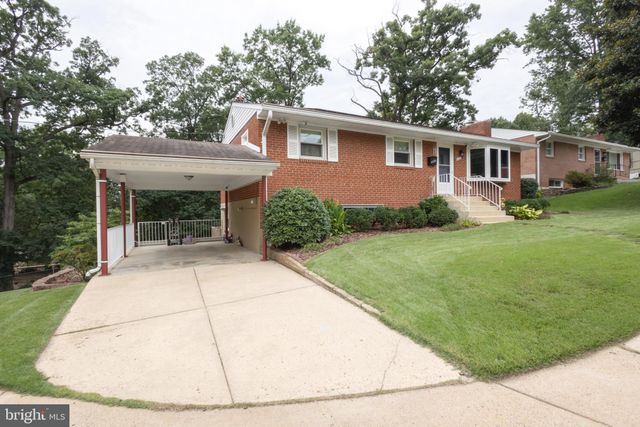 a view of house with outdoor space area